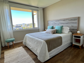 Alojamiento en el centro con vista parcial al lago y con cochera